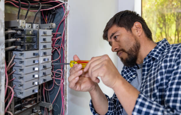 Best Emergency Electrical Repair  in Independence, WI